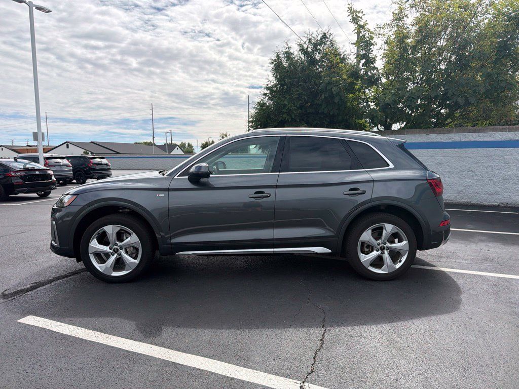 Used 2023 Audi Q5 2.0T Premium Plus w/ Premium Plus Package AWD/4WD image 2