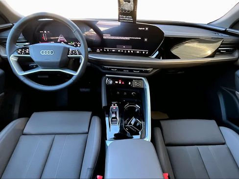 Used 2025 Audi Q5 Premium Plus w/ Premium Plus AWD/4WD image 5