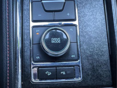 Used 2022 Ford Expedition Max Limited image 25