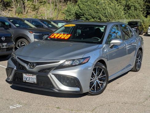 Used 2021 Toyota Camry SE w/ Convenience Package image 2