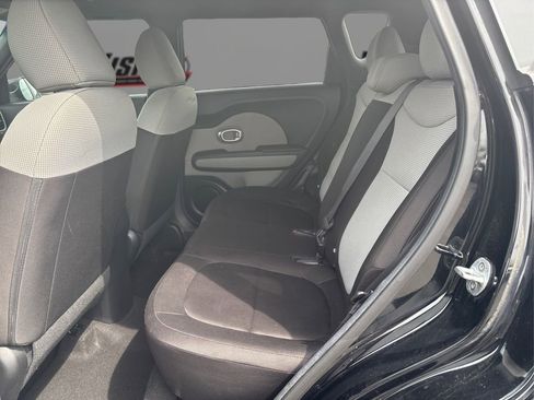 Used 2016 Kia Soul FWD image 10