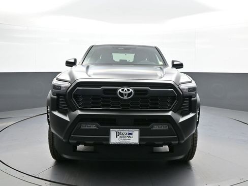 Certified 2025 Toyota Tacoma TRD Off-Road image 2