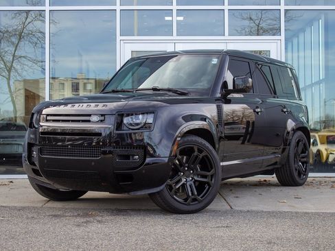 Used 2025 Land Rover Defender 110 V8 image 1