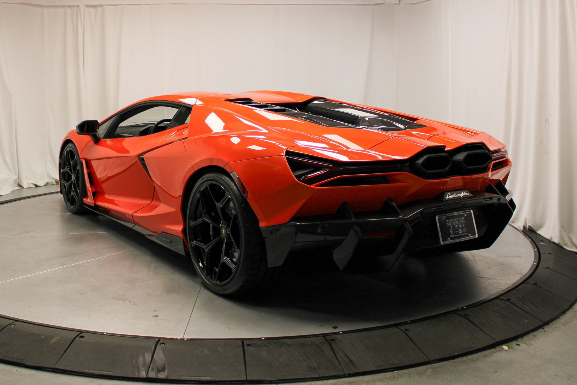 Used 2025 Lamborghini Revuelto AWD/4WD image 3