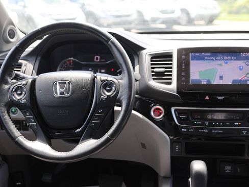 Used 2017 Honda Ridgeline RTL-E image 23