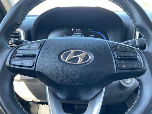 Used 2025 Hyundai Venue SEL image 27