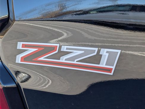 Used 2025 Chevrolet Colorado Z71 w/ Midnight Edition image 9