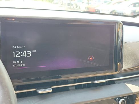 Used 2023 Kia Carnival EX FWD image 23