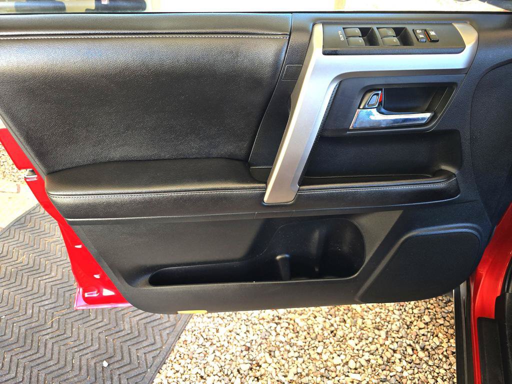Used 2015 Toyota 4Runner SR5 AWD/4WD image 21