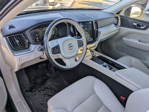Used 2019 Volvo XC60 T6 Momentum w/ Multimedia Package image 14