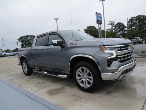 Used 2024 Chevrolet Silverado 1500 LTZ AWD/4WD image 4