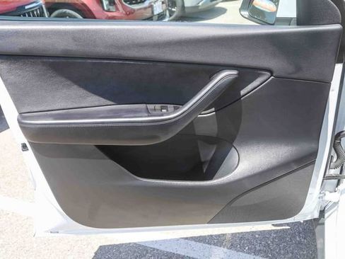 Used 2021 Tesla Model Y Long Range AWD/4WD image 20