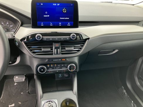 Used 2022 Ford Escape SE w/ Cold Weather Package image 12