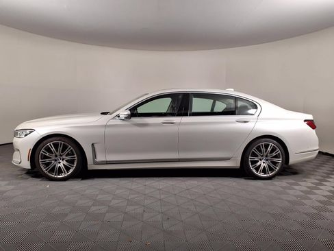 Used 2022 BMW 740i w/ Premium Package RWD image 4