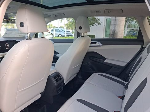 New 2026 Volkswagen Taos SE FWD image 5