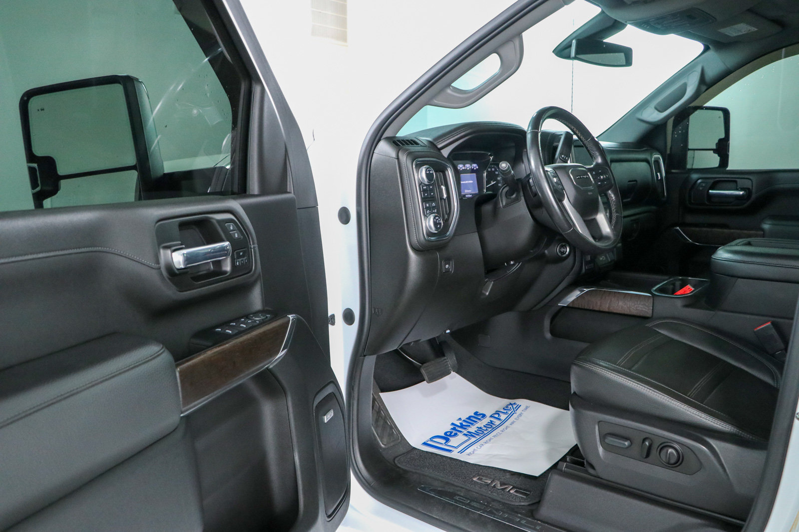 Used 2022 GMC Sierra 2500 Denali w/ Snow Plow Prep/Camper Package AWD/4WD image 3