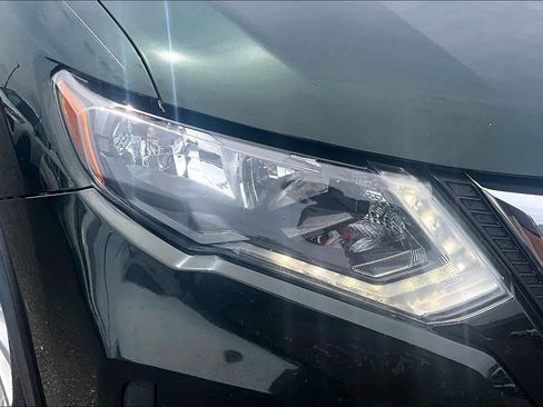 Used 2018 Nissan Rogue SV AWD/4WD image 27