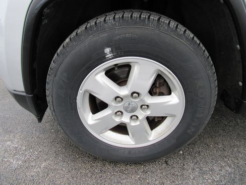 Used 2013 Jeep Grand Cherokee Laredo w/ Laredo E Group image 9