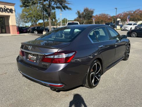Used 2017 Honda Accord Sport image 7