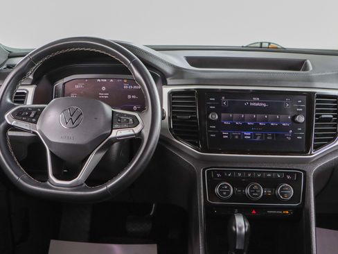 Used 2022 Volkswagen Atlas Cross Sport SE AWD/4WD image 17