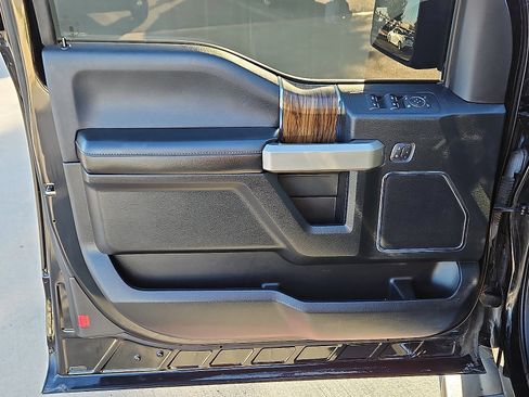 Used 2018 Ford F150 Lariat image 13