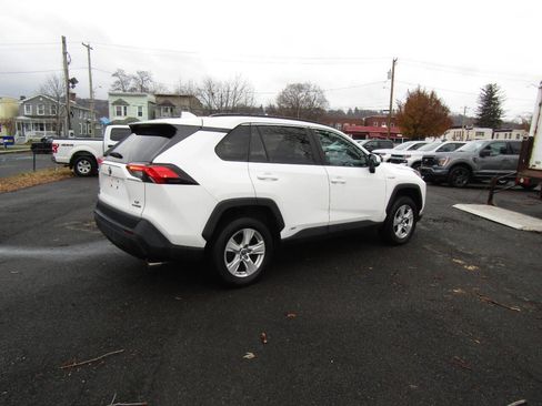 Used 2021 Toyota RAV4 LE image 8