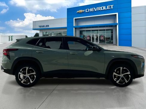 Used 2024 Chevrolet Trax RS w/ Driver Confidence Package FWD image 4