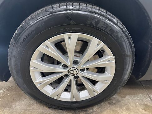 Used 2020 Volkswagen Tiguan S image 31