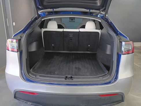 Used 2022 Tesla Model Y Long Range AWD/4WD image 8