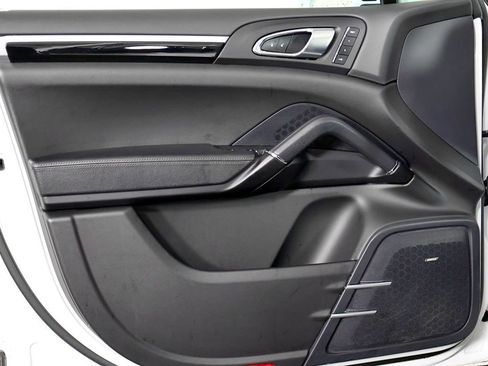 Used 2017 Porsche Cayenne Platinum Edition w/ Premium Package Plus (PJX) image 17