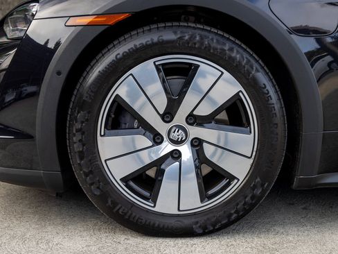 Certified 2022 Porsche Taycan 4 Cross Turismo image 13