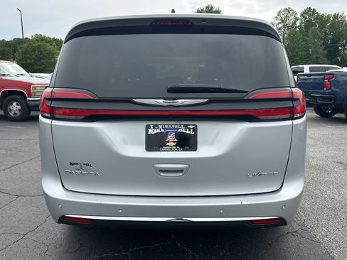 Used 2024 Chrysler Pacifica Limited FWD image 7