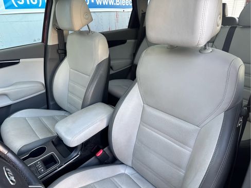 Used 2017 Kia Sorento SX image 34