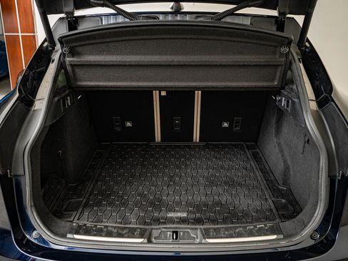 Used 2020 Jaguar F-PACE Premium image 17