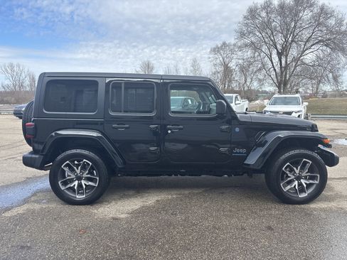 Used 2024 Jeep Wrangler Sport S w/ Convenience Group AWD/4WD image 2