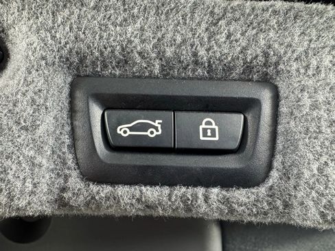 Used 2011 BMW 750Li xDrive image 27