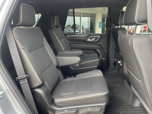 Used 2024 GMC Yukon SLT w/ SLT Luxury Package AWD/4WD image 24