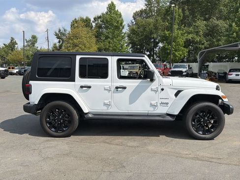 Used 2022 Jeep Wrangler Unlimited Sahara AWD/4WD image 5