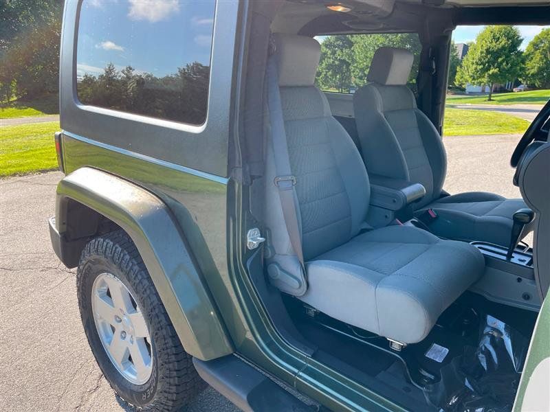 Used 2007 Jeep Wrangler Sahara w/ Dual Top Group AWD/4WD image 96