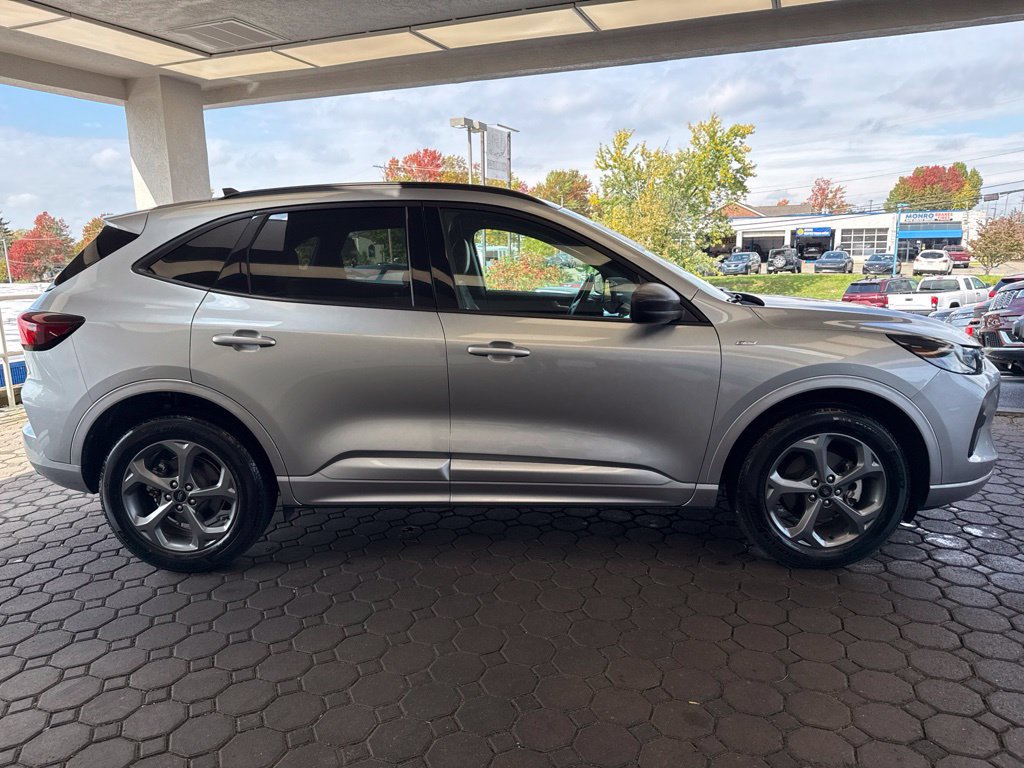 Used 2023 Ford Escape ST-Line w/ Tech Pack #1 AWD/4WD image 5