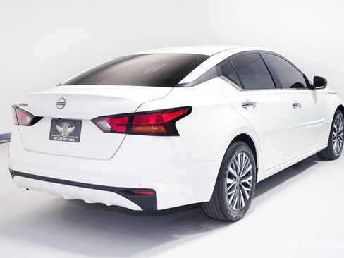 Used 2025 Nissan Altima 2.5 SV FWD image 5