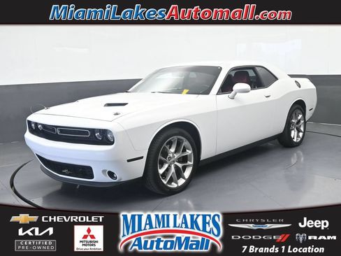 Used 2020 Dodge Challenger SXT w/ Plus Package RWD image 1