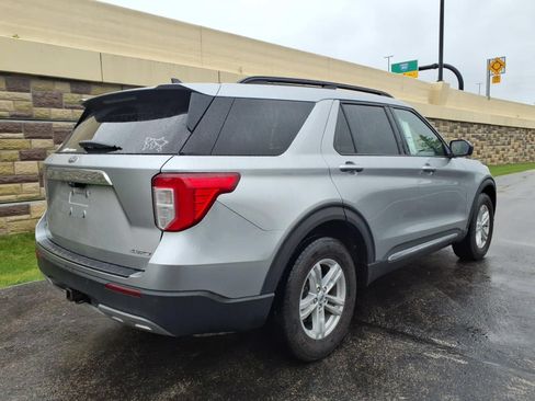 Used 2021 Ford Explorer XLT w/ Equipment Group 202A AWD/4WD image 11
