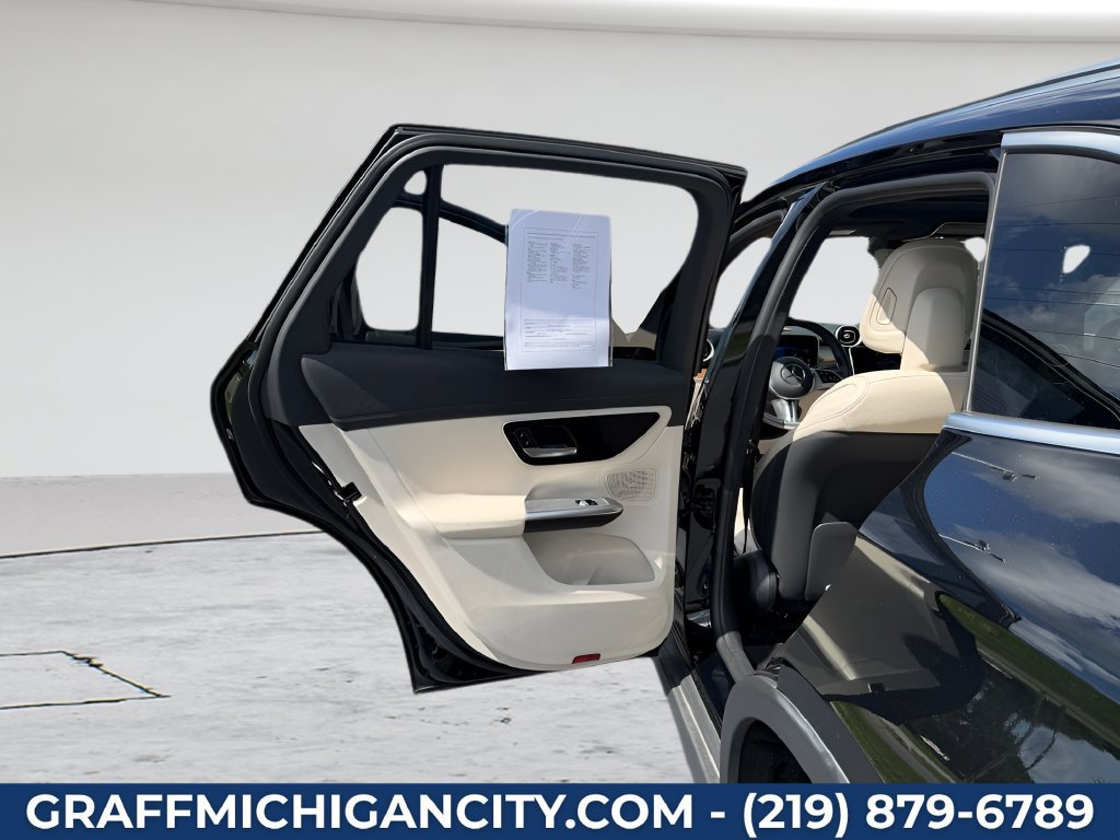 Used 2024 Mercedes-Benz GLC 300 4MATIC image 23