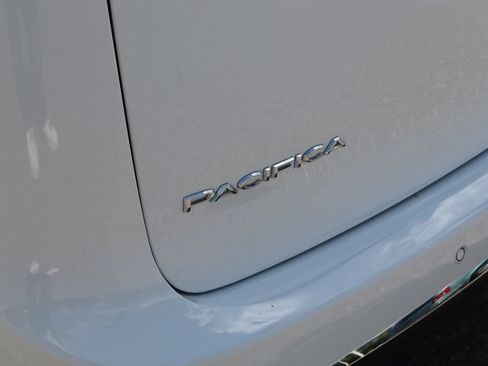 Used 2026 Chrysler Pacifica Select FWD image 30