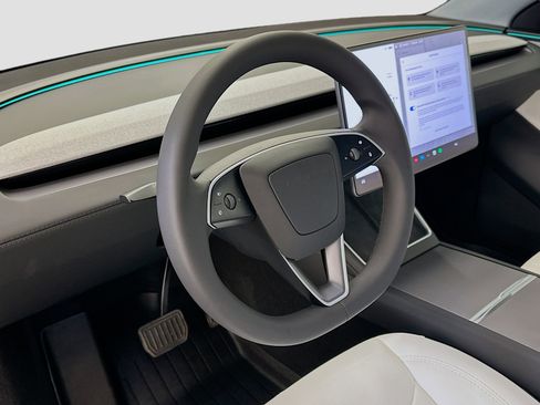 Used 2026 Tesla Model Y Long Range image 17