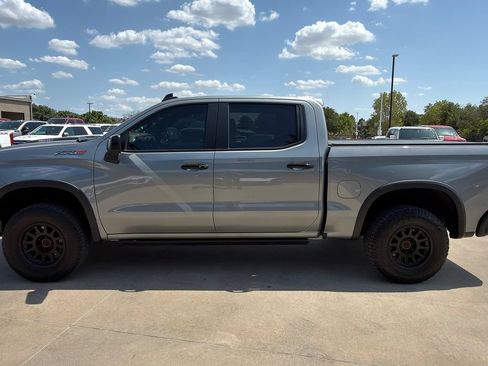 Used 2024 Chevrolet Silverado 1500 ZR2 w/ Technology Package AWD/4WD image 9