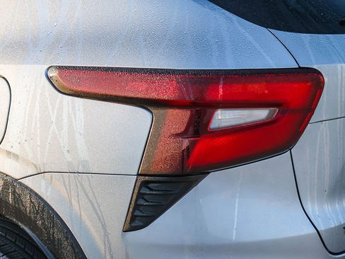 Used 2025 Chevrolet Trax RS image 11