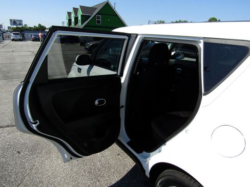 Used 2018 Kia Soul image 17