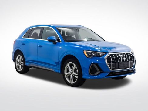 Used 2021 Audi Q3 2.0T Premium w/ Convenience Package AWD/4WD image 3
